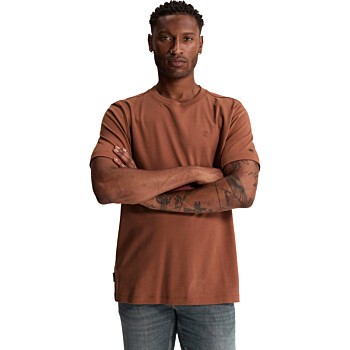 Short sleeve r-neck regular fit in Mahogany