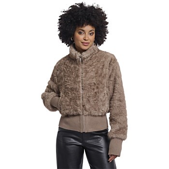 Short jacket with button closure