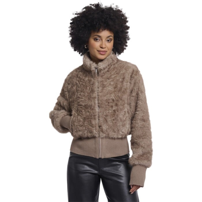 Short jacket with button closure