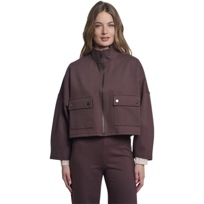 Jacket with zipper closure